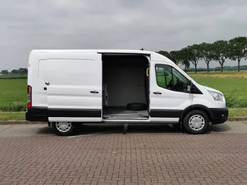 Transportator Dubă Ford Transit în Antwerpen Belgia